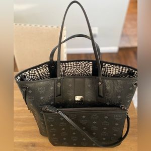 MCM Black ( White ) Reversible Liz Shopper in Visetos